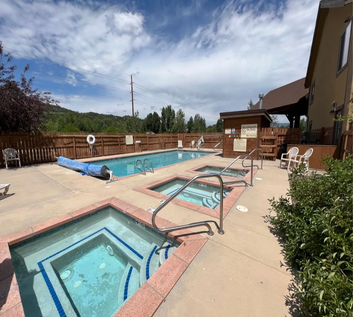 Open 1 Bedroom Apartments - All Utilities + Internet Included - Photo 3