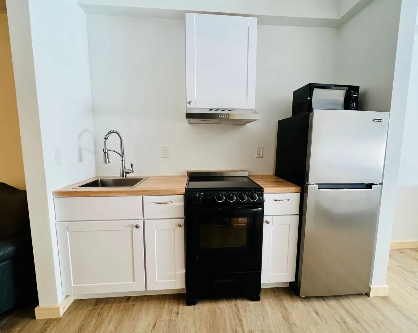 One Bedroom Apartment - One bed, all the benefits. All Utilities & Internet included. - Photo 4