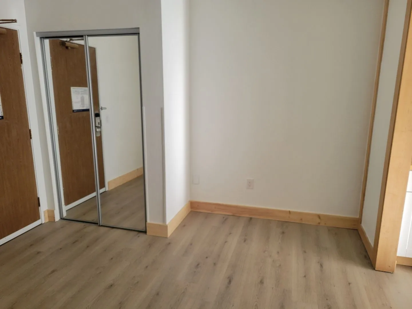 One Bedroom Apartment - One bed, all the benefits. All Utilities & Internet included. - Photo 4