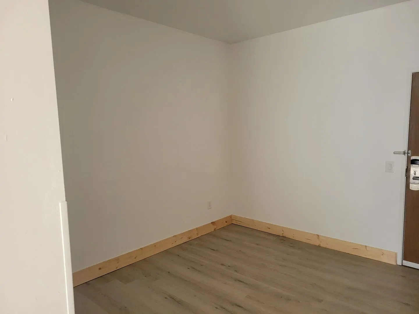 One Bedroom Apartment - One bed, all the benefits. All Utilities & Internet included. - Photo 3