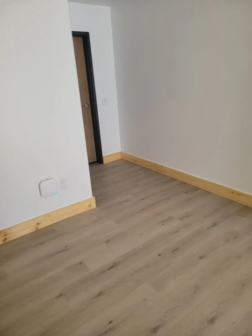 One Bedroom Apartment - One bed, all the benefits. All Utilities & Internet included. - Photo 2