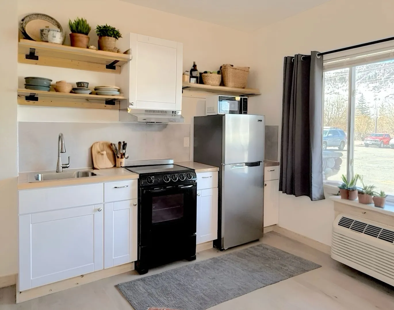 Studio Apartment - All you need, nothing you don’t. All Utilities & Internet Included.