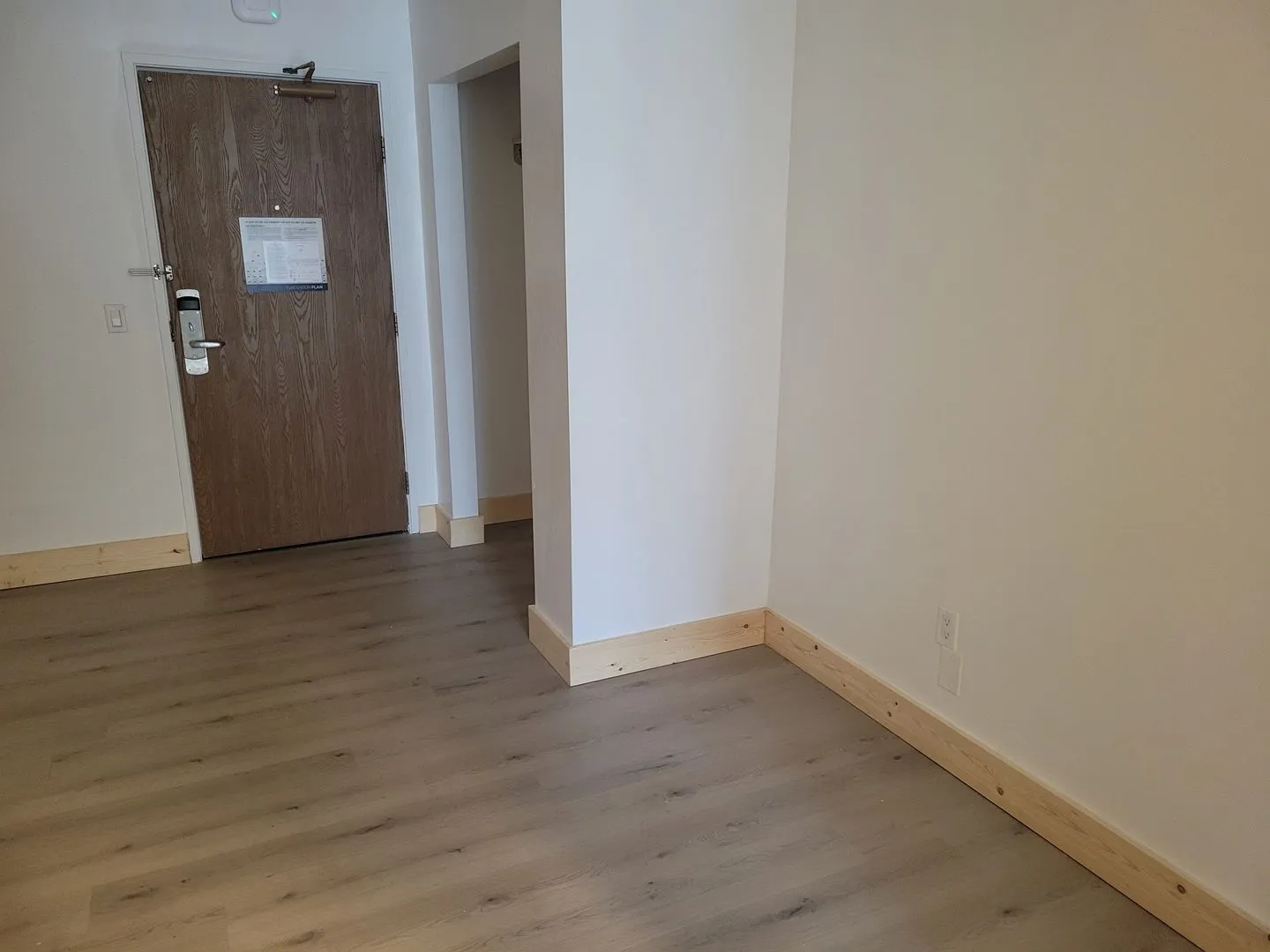 One Bedroom Apartment - One bed, all the benefits. All Utilities & Internet included. - Photo 2