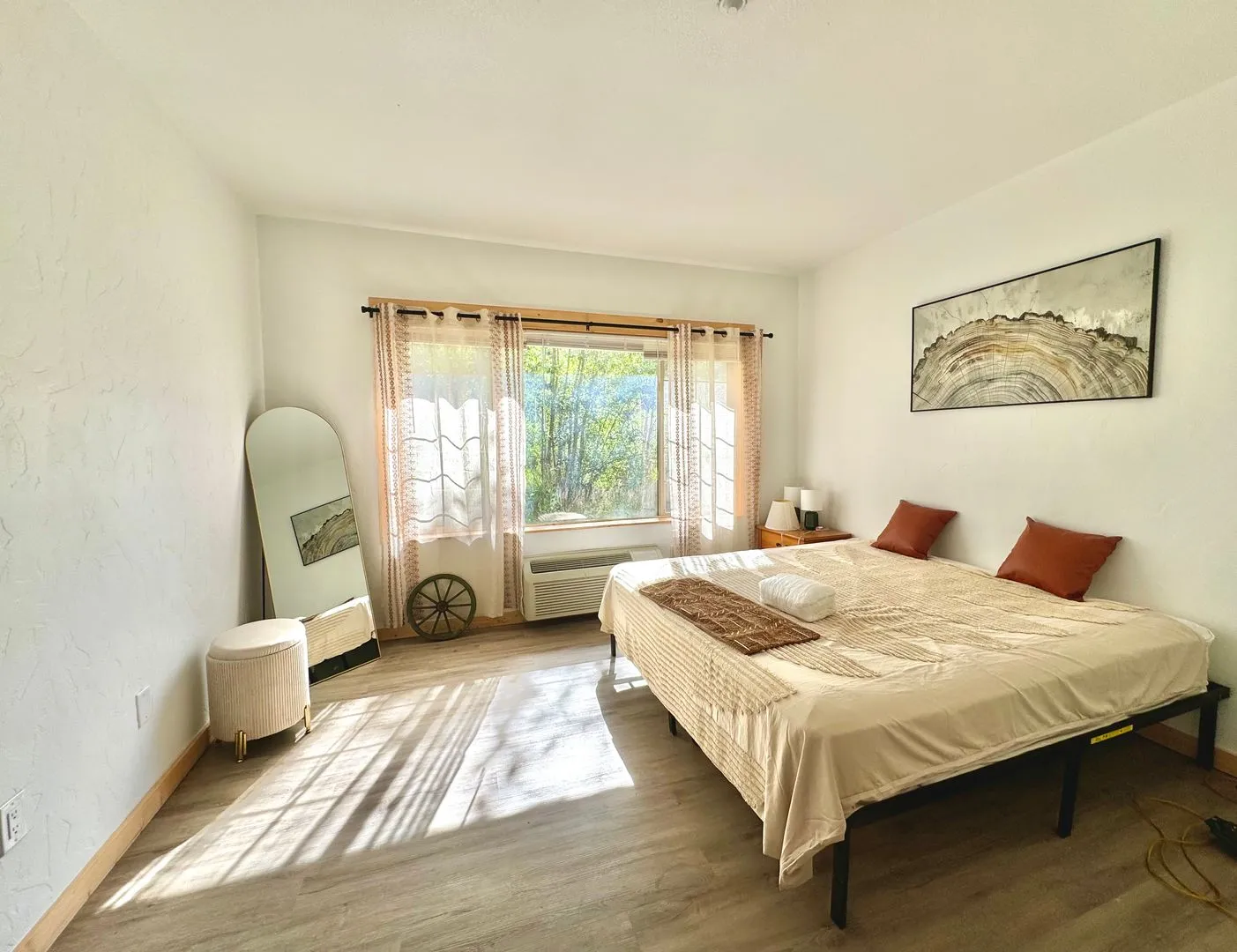 One Bedroom Apartment - One bed, all the benefits. All Utilities & Internet included.