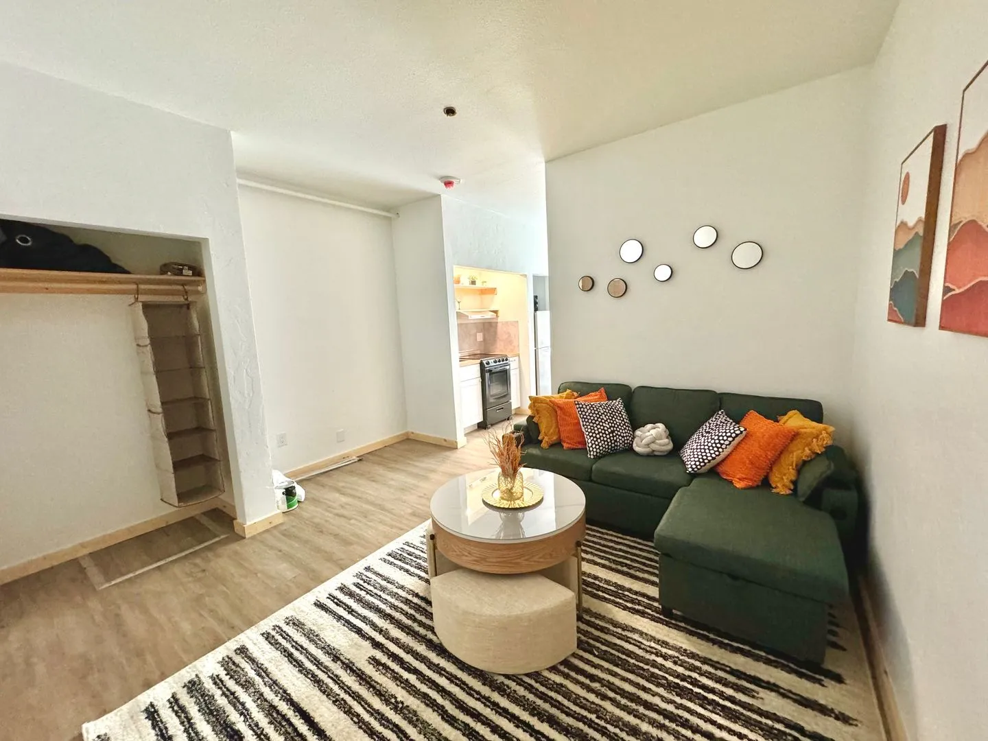 One Bedroom Apartment - One bed, all the benefits. All Utilities & Internet included. - Photo 3