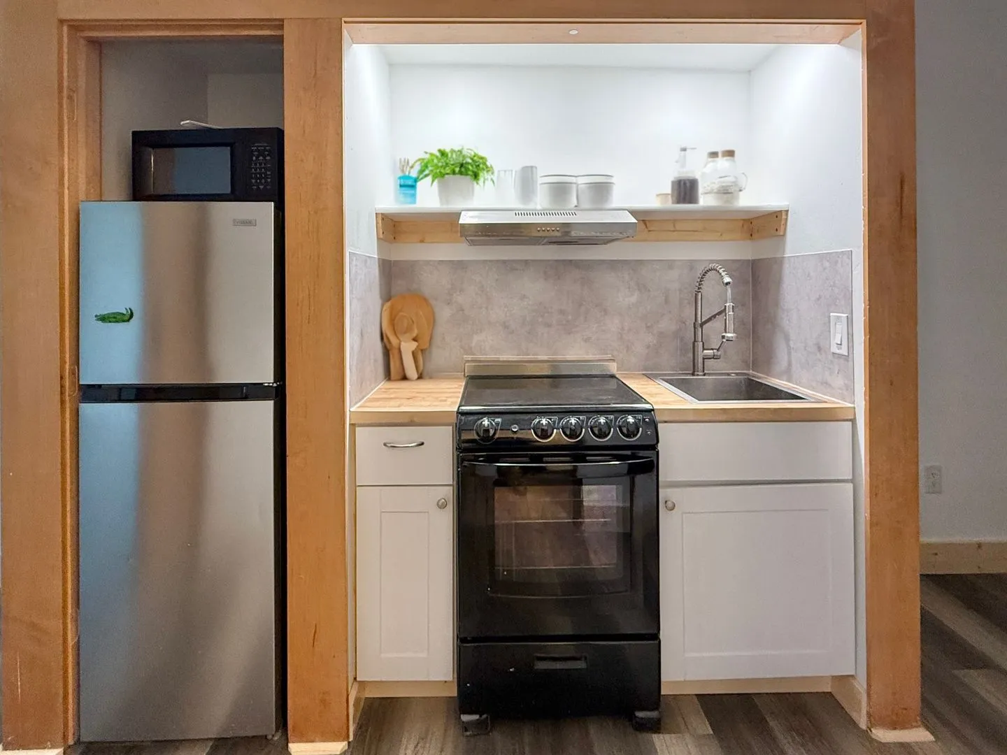 One Bedroom Apartment - One bed, all the benefits. All Utilities & Internet included.