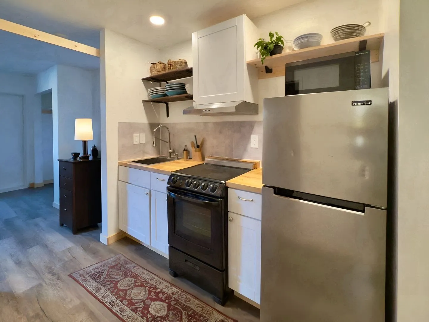 One Bedroom Apartment - One bed, all the benefits. All Utilities & Internet included. - Photo 2