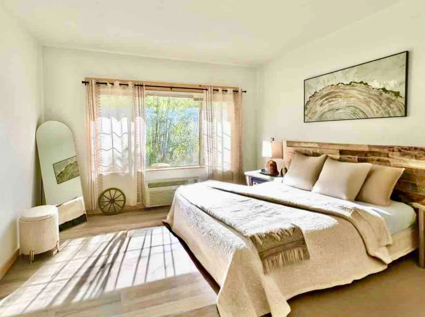 One Bedroom Apartment - One bed, all the benefits. All Utilities & Internet included.