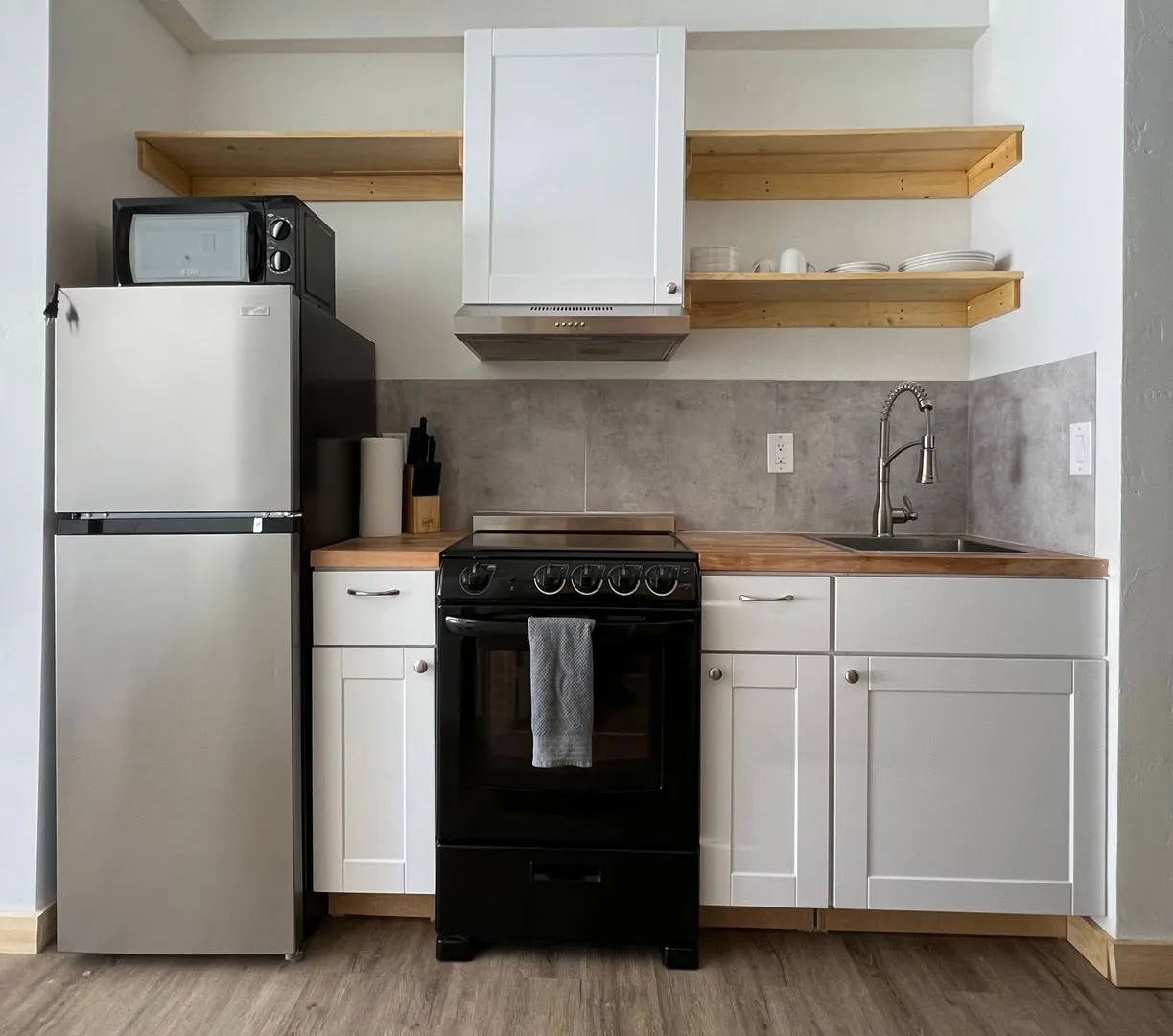 One Bedroom Apartment - One bed, all the benefits. All Utilities & Internet included. - Photo 4